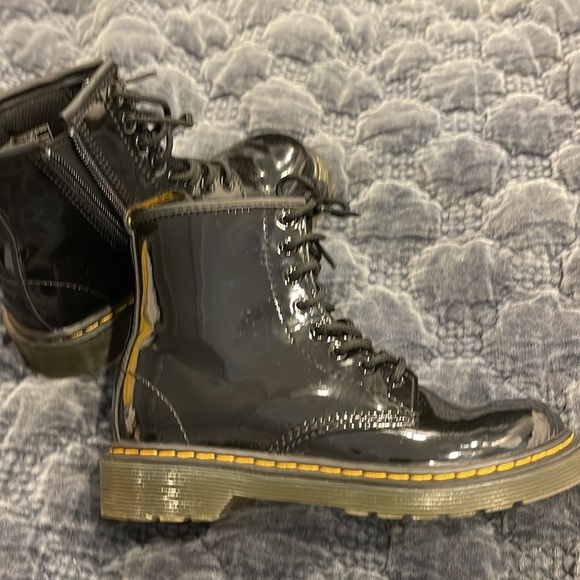 Dr Martens black patent leather boots - Picture 3 of 8